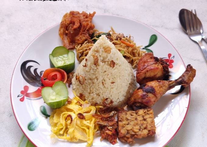 Cara bikin Tumpeng Mini Nasi Uduk Cara bikin Tumpeng Mini Nasi Uduk