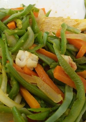 Una foto de Falso spaghetti de judías verdes con gambas