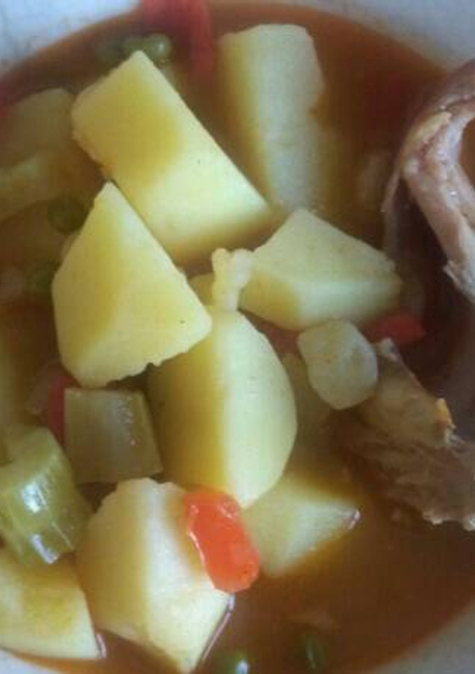 Una foto de Conejo guisado con patatas