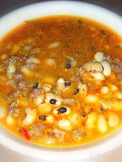 A picture of Lobia qeema (white beans).