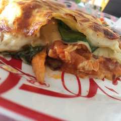 Una foto de Lasaña de pollo, champis y espinacas
