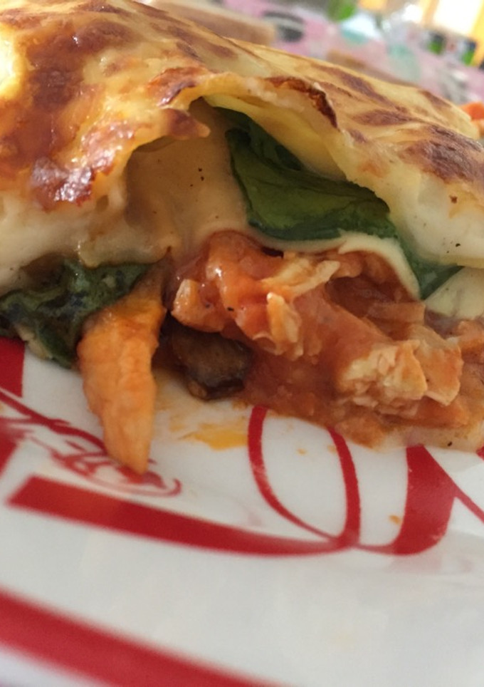 Una foto de Lasaña de pollo, champis y espinacas