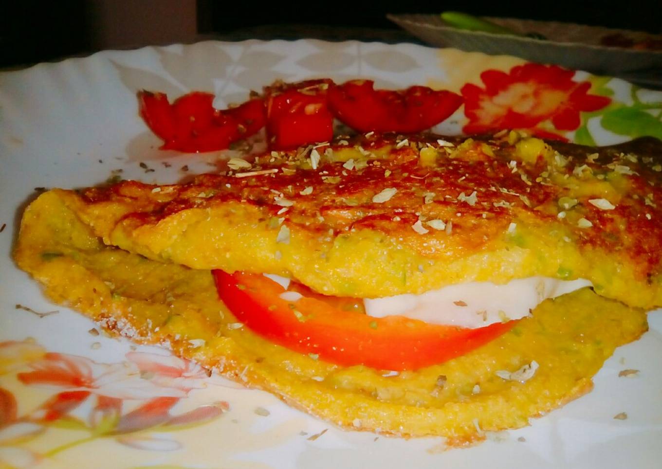 Dosa, con zapallitos rallados, rellena de tomate y queso 👏