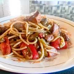 Una foto de Pollo al Chow Mein, comida china