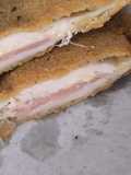 Milanesas de pollo rellenas de jamón y queso