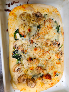 A picture of Spinach and Mushroom Pizza.