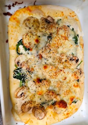 A picture of Spinach and Mushroom Pizza.