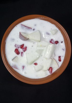 एप्पल अनार का रायता (Apple Anar ka Raita recipe in Hindi) रेसिपी मुख्य फोटो
