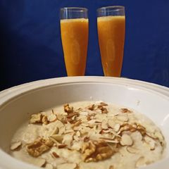A picture of Orange juice & soaked oats.