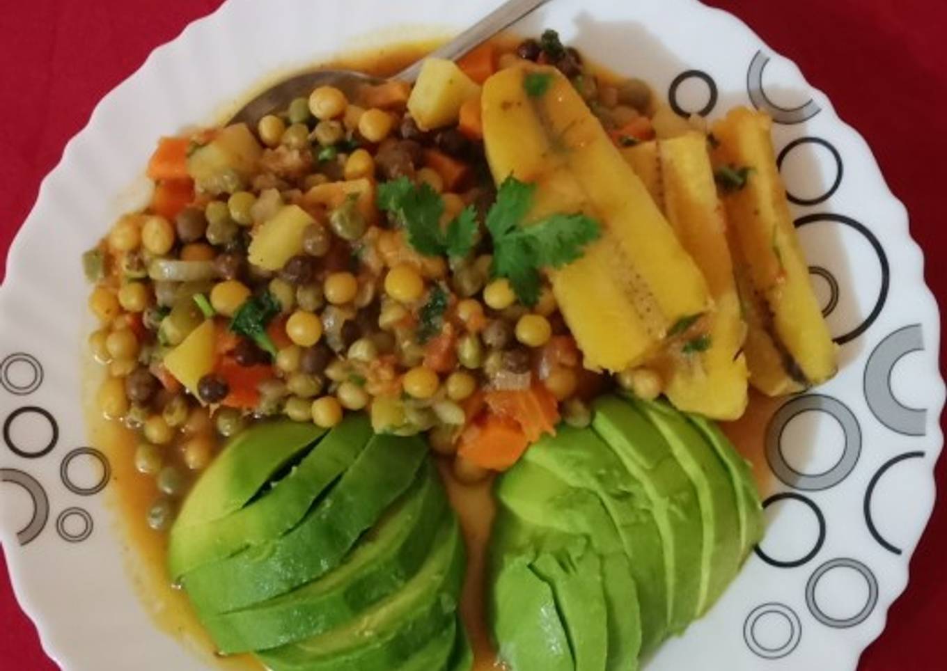 Chillie peas-matoke served with guacamole