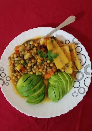 A picture of Chillie peas-matoke served with guacamole.