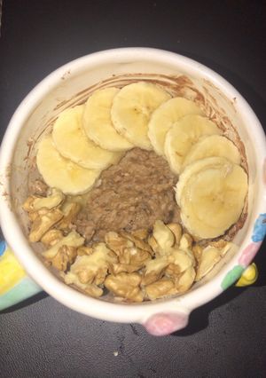 Una foto de Avena instantánea de chocolate con banana