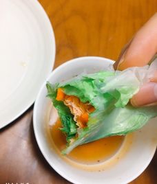 phở cuốn cá hồi