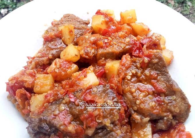 Daging balado kentang