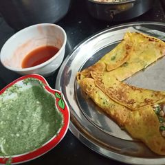 A picture of Paneer stuffed besan chilla.
