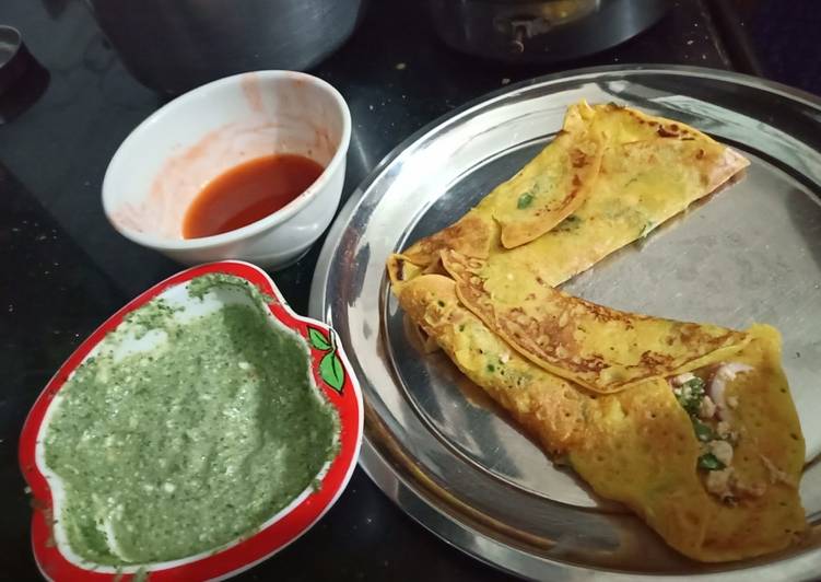 How to Make Any-night-of-the-week Paneer stuffed besan chilla