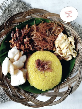 Langkah Mudah untuk Menyiapkan Resep  Nasi kuning sederhana yang Enak Banget, Menggugah Selera