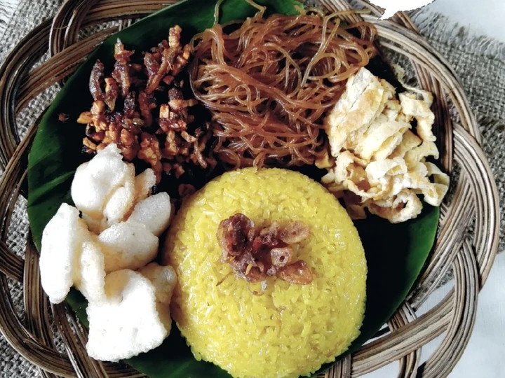 Langkah Mudah untuk Menyiapkan Resep  Nasi kuning sederhana yang Enak Banget, Menggugah Selera