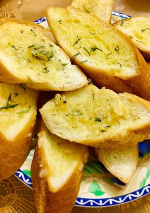 Hình của món Bánh mì bơ tỏi.