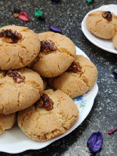 A picture of Walnut Nankhatai !!.