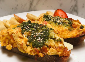Una foto de Desayuno saludable y fácil: tostadas de huevos pericos ❤️‍🔥