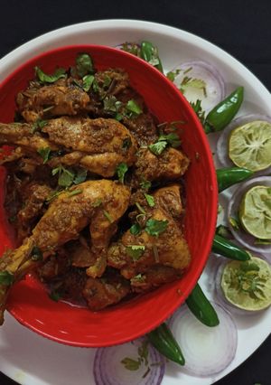 कोशा चिकन इन बंगाली स्टाइल(Kosha chichen in bangali style recipe in hindi) रेसिपी मुख्य फोटो
