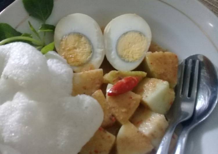 Lontong kare telur pedes sederhana..ala lintang