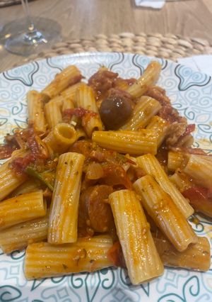 Una foto de Macarrones con Chorizo y calçots