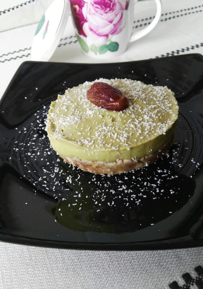 Una foto de Mousse de limón y aguacate