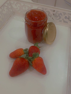صورة لوصفة مربى الفراولة صحية بدون سكر 🍓