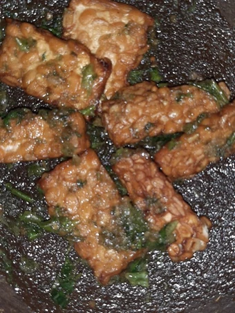 Langkah Mudah untuk Membikin Resep Tempe penyet sambel ijo yang Enak Banget Anti Ribet, Sempurna