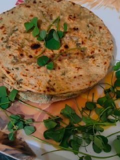 मेथी के थेपले (methi ke theple recipe in Hindi) रेसिपी मुख्य फोटो