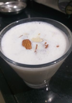 કેસર મિલ્ક(Kesar Milk Recipe in Gujarati) રેસીપી મુખ્ય ફોટો