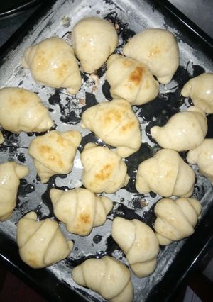 Una foto de Medialunas con harina para pizza y aceite