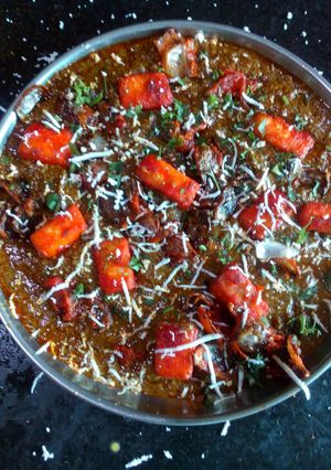 A picture of Shahi paneer.