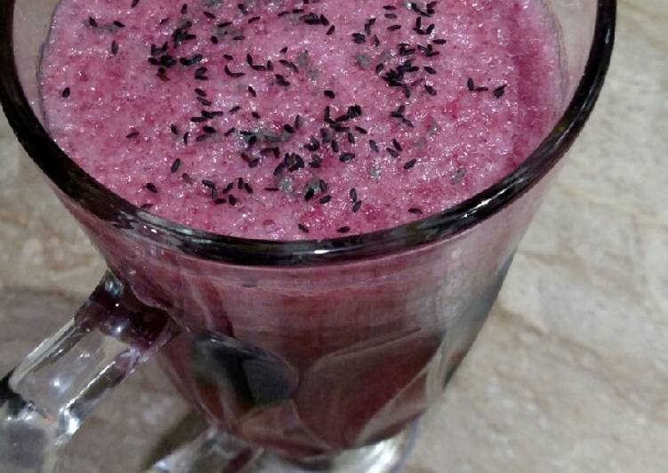 Recipe of Quick Phalsa juice with black salt and chiaseed