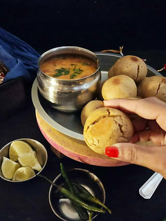 दाल बाटी (Dal Bati recipe in Hindi) रेसिपी मुख्य फोटो