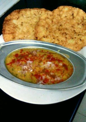 A picture of Dal pakwan.