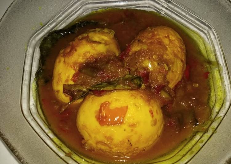 Cara Gampang Menyiapkan Telur balado bumbu kuning yang Bikin Ngiler