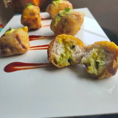 A picture of Ulta pulta mini vadapav bites.