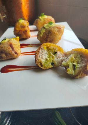 A picture of Ulta pulta mini vadapav bites.