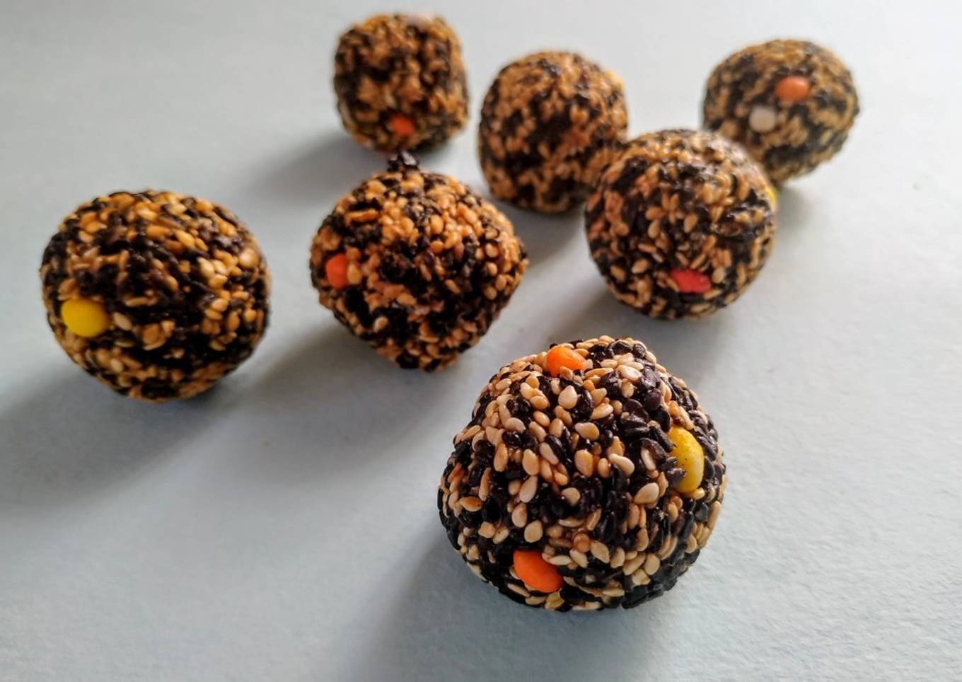 Sesame peanut laddu