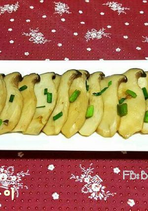 Hình của món Nấm Đùi Gà Nướng Bơ 새송이 버섯구이.