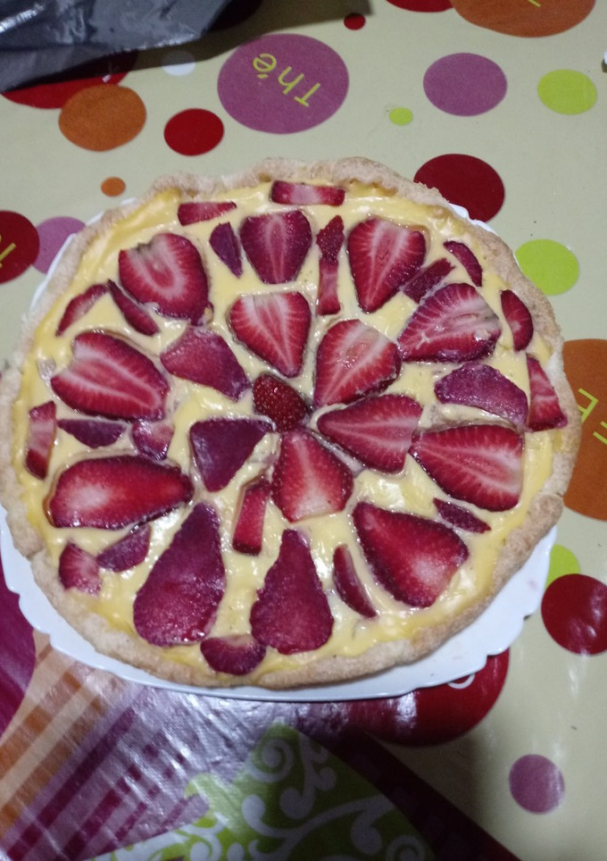 Una foto de Tarta de hojaldre con crema de vainilla y frutas