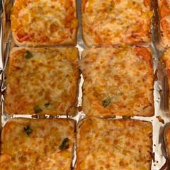 A picture of Bread Pizza.