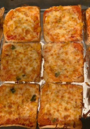 A picture of Bread Pizza.