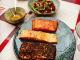 Salmón con distintos aderezos y ensalada de rúcula y frambuesas con vinagreta de mostaza miel 🍯
