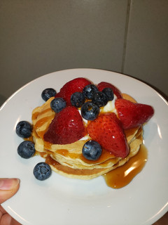 Una foto de Hot cakes vegetarianos 🍓🍌