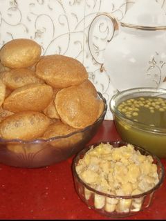 पानी पूरी (pani puri recipe in Hindi) रेसिपी मुख्य फोटो