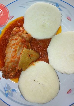 A picture of Boiled yam and stew.